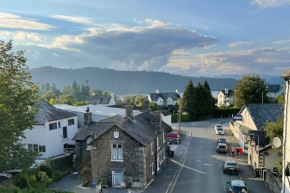Perfectly Located, Central Bowness Flat With Free Parking and Lake Views